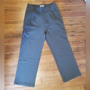 LISTICLE Army Green Button-Up Slacks Wide Legged Pleated Dress Pants EUC